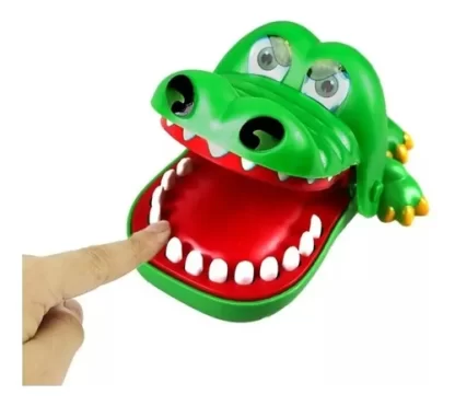 Jogo Jacaré Morde Dedo Crocodilo Dentista 10x17x14cm Verde Polibrinq - Imagem 11